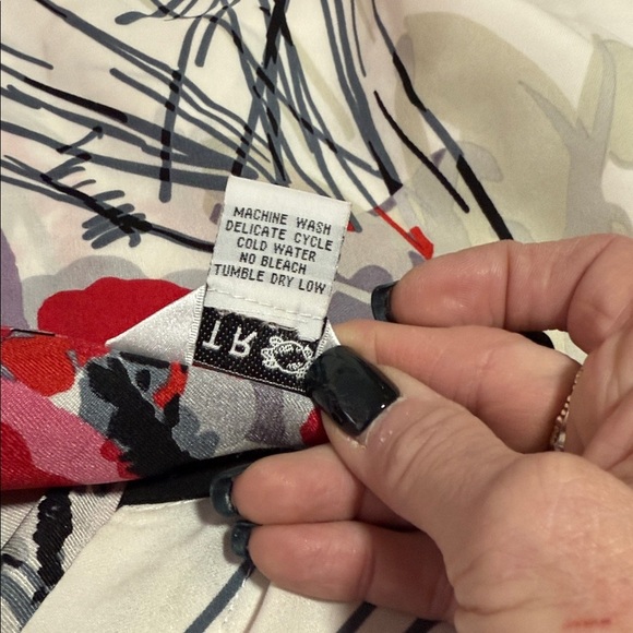 Citron Santa Monica Silk Red and Lilac Gray Floral Print Button Front 2X - Picture 4 of 11